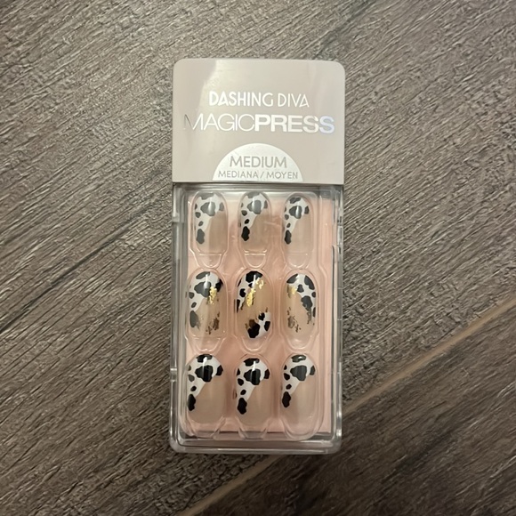 Dashing Diva Magic Press Nails - Holy Cow | Medium, Oval - Picture 3 of 3